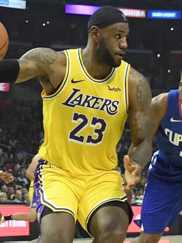 Lebron James unable to prevent the loss against clippers